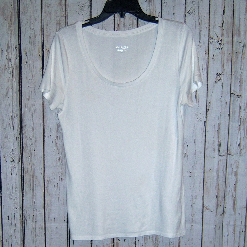 White tee